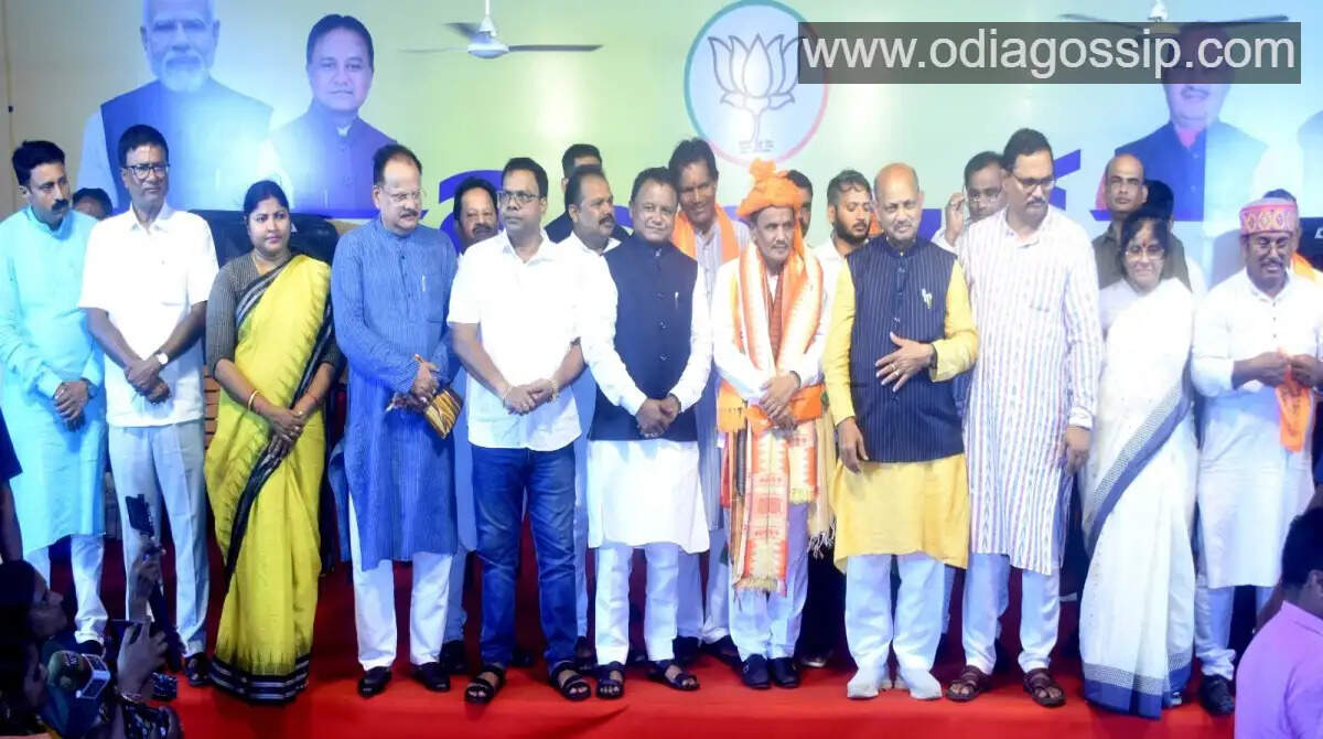 Former MLA from Chaudwar-Cuttack constituency and senior BJD leader Prabhat Biswal joins BJP with many supporters