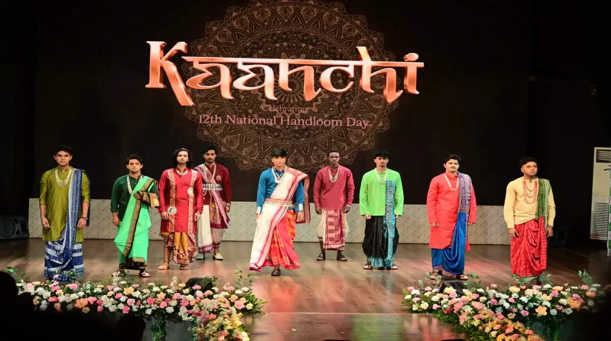 KIIT&nbsp;and&nbsp;KISS celebrate&nbsp;12th&nbsp;National Handloom Day reiterates commitment to promoting traditional weaves