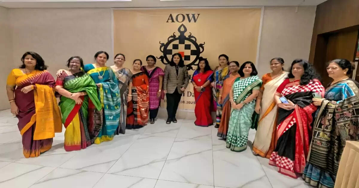 Art of weaving observed national handlooms day in Bhubaneswar 