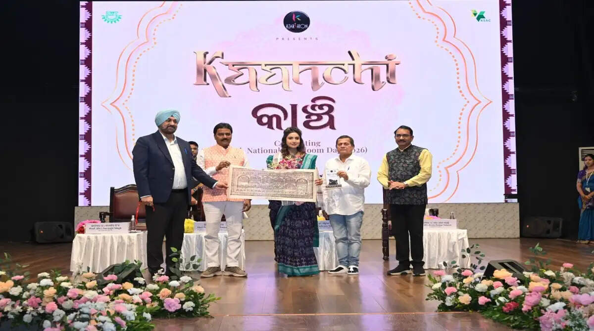 KIIT and KISS celebrate 12th National Handloom Day