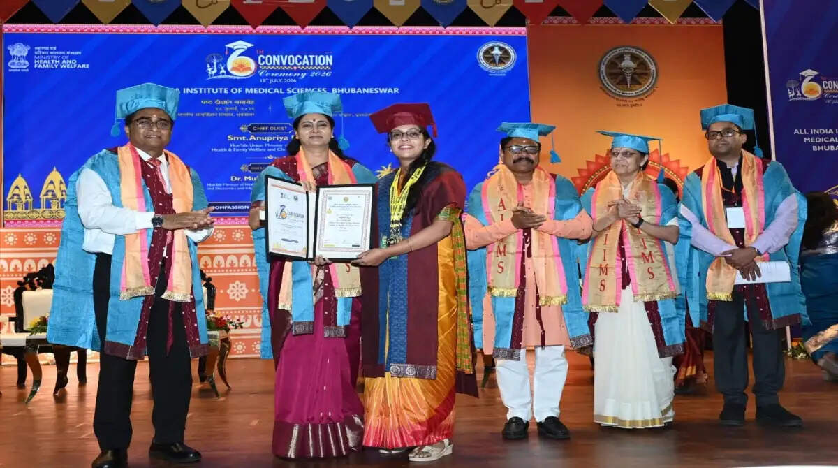 AIIMS Bhubaneswar Celebrates 6th Convocation with 61 Gold Medals Awarded to 32 Meritorious Students