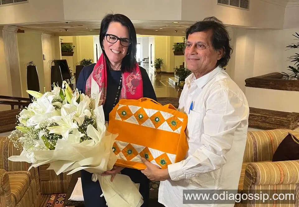 US Consul General Visits KIIT and KISS